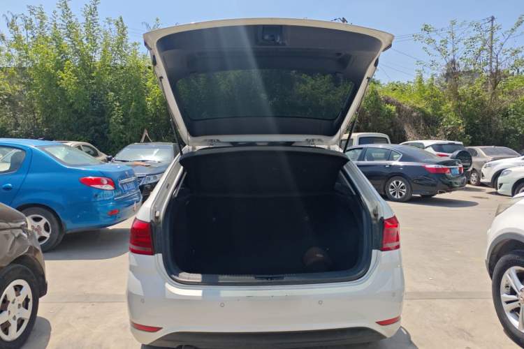 Used Volkswagen Gran Lavida 2017 1.6L Automatic Fashion Edition