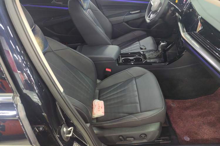 Used Volkswagen Passat 2025 Outstanding Model 380TSI Starry Dragon Glorious Edition
