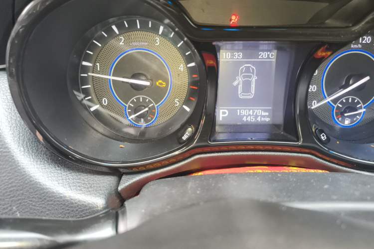 Used JMC Yusheng S350 2017 2.0T Automatic 2WD Diesel Luxury Version with Sunroof 5 Seats Odometer Close Up