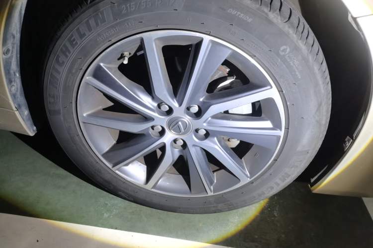 Used Lexus ES 2015 300h Comfort Edition
