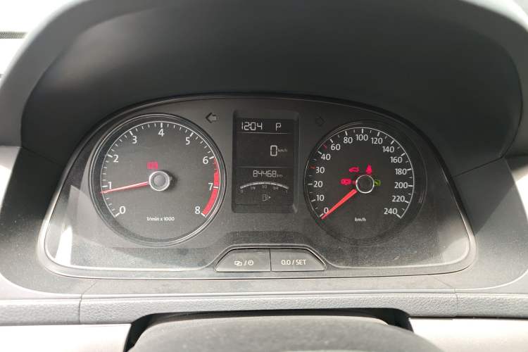 Used Volkswagen Lavida 2013 Revised Classic 1.6L Automatic Fashion Edition
