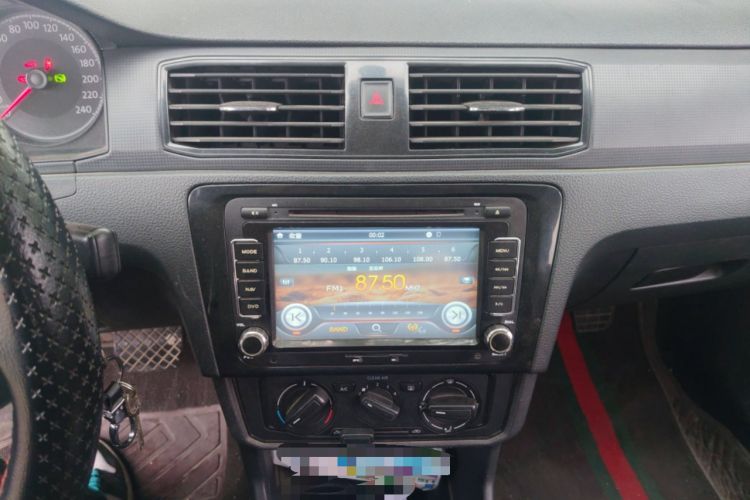 Used Volkswagen Santana 2016 1.6L Automatic Fashion Edition Audio And AC Panel