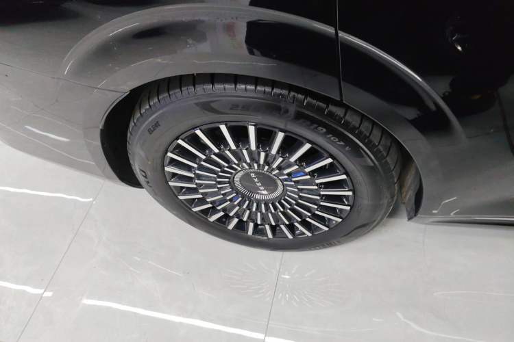 Used Zeekr 009 2024 7-Seater Aisle Version 108 kWh Exterior 5