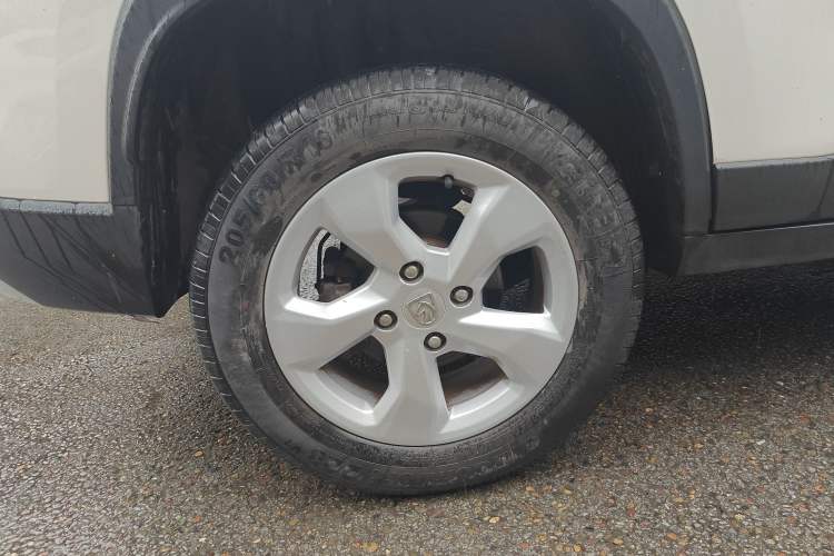 Used Baojun 510 2017 1.5L Automatic Fashion Model Right Rear Wheel Hub