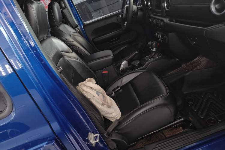 Used Jeep Wrangler 2018 2.0T Sahara Four-Door Edition
