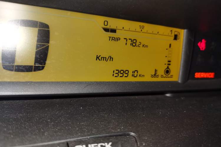 Used Citroen C-Quatre 2011 Sedan 2.0L Automatic RuiShang Model Odometer Close Up