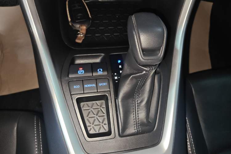 Used Toyota Wildlander 2020 2.0L CVT Two-Wheel Drive Luxury Edition Gear Lever