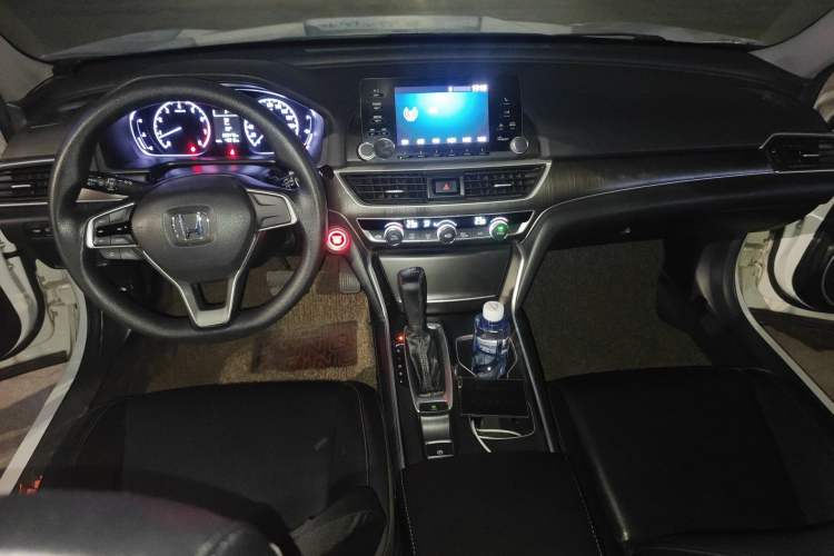 Used Honda Accord 2018 230TURBO Comfort Edition China VI Emission Standard Center Console