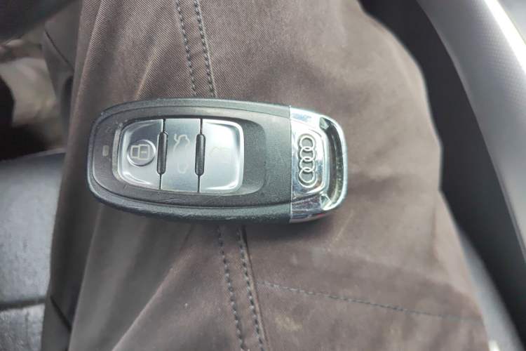 Used Audi A4L 2016 30 TFSI Collector's Edition Automatic Comfort Model Vehicle Key