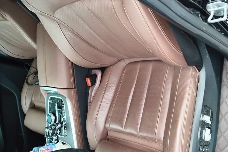 Used BMW X7 2022 xDrive40i Luxury Package with Leading Features Left Front Seat