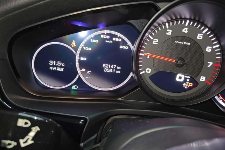 Used Porsche Panamera 2017 Panamera 4 Sport Turismo 3.0T Odometer Close Up