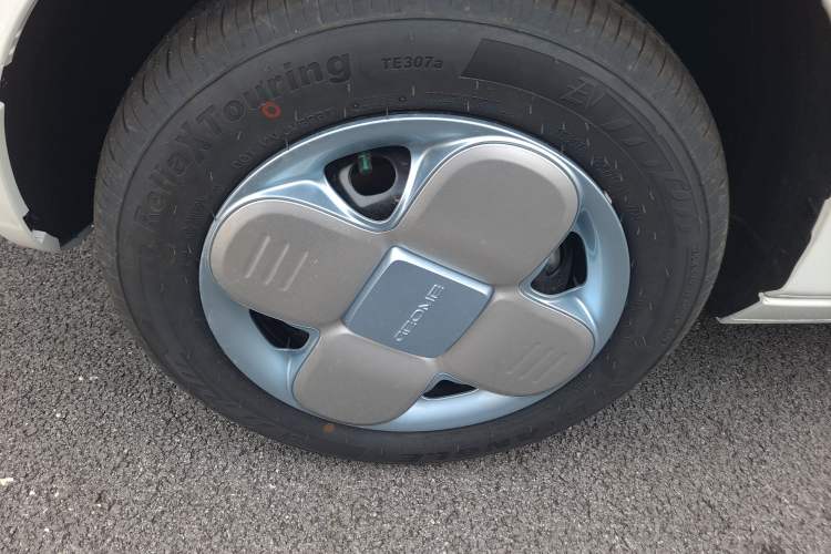 Used Geely Galaxy Panda 2024 Panda Mini 200km Endurance Bear Left Front Wheel Hub