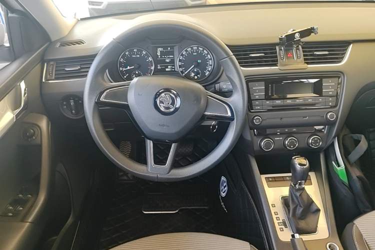 Used Skoda Octavia 2017 1.6L Automatic Chuanxing Edition Steering Wheel