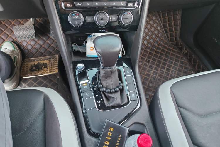 Used Volkswagen Tiguan L 2017 330TSI Automatic Two-Wheel Drive Luxury Edition Gear Lever