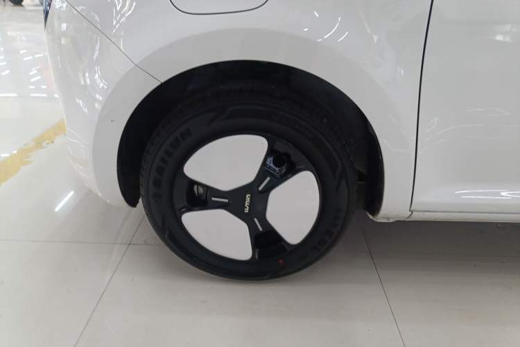 Used CHANGAN NEVO Lumin 2022 155 km – Refreshingly Sweet Edition Left Front Wheel Hub