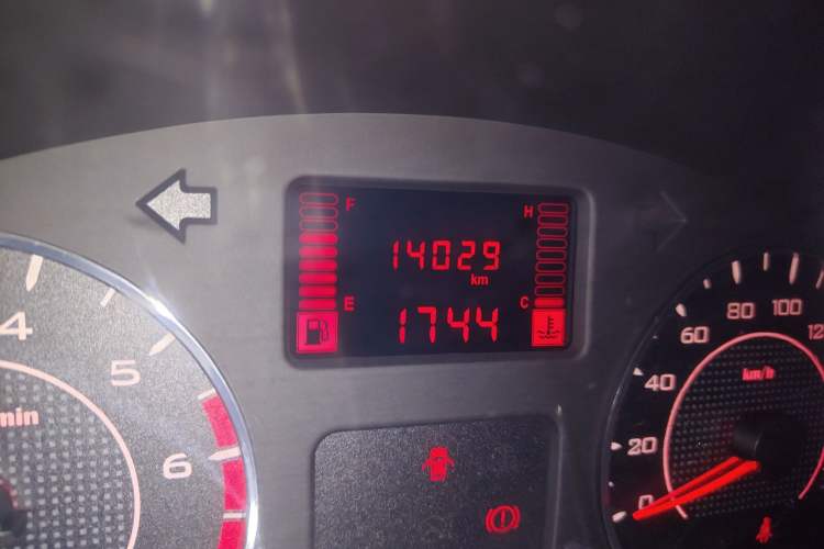 Used Wuling Hongguang V 2022 1.5L Jingqu Edition Electric-Assist LAR Odometer Close Up