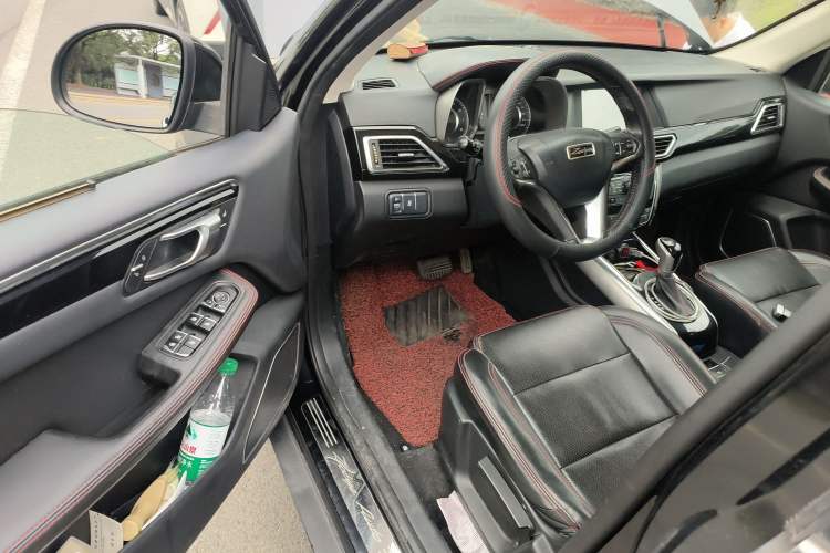 Used Zotye Domy X5 2015 1.5T CVT ZhiXian Model China IV Standard
