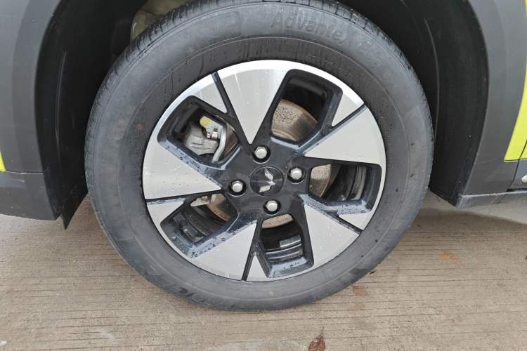Used Wuling Alvez 2022 1.5L CVT Comfort Edition Left Front Wheel Hub