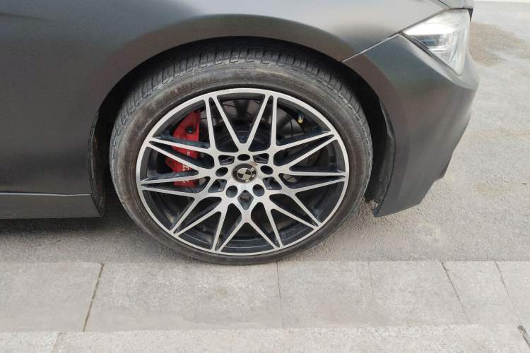 Used BMW 3 Series 2017 320Li Fashion Model Right Front Wheel Hub