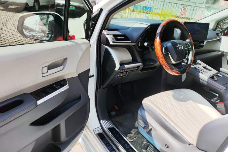 Used Toyota SIENNA 2021 2.5L Hybrid Comfort Edition
