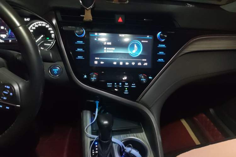 Used Toyota Camry 2019 Dual-Engine 2.5 HG Luxury Edition China VI Standard Audio And AC Panel