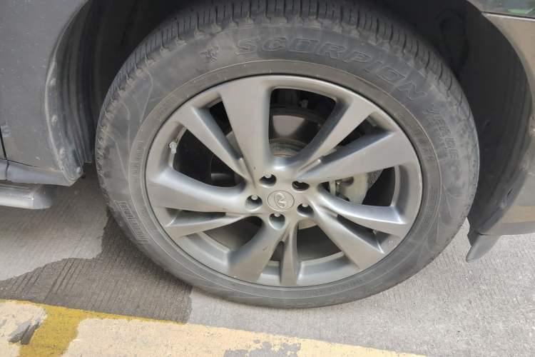 Used Infiniti JX 2013 JX35 Two-Wheel-Drive Excellence Edition
