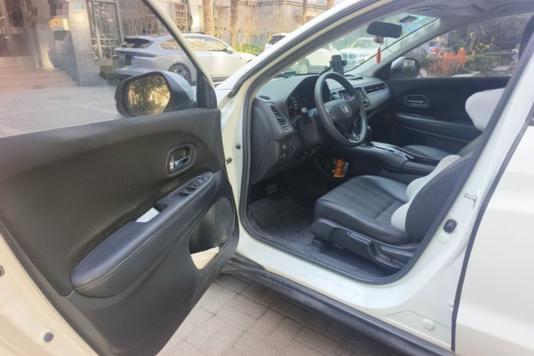 Used Honda Vezel 2016 1.8L CVT Front-Wheel Drive Pioneer Edition
