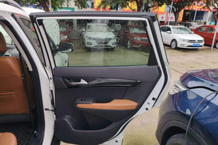 Used Dongfeng Fengdu MX5 2017 2.0L Automatic Urban Edition
