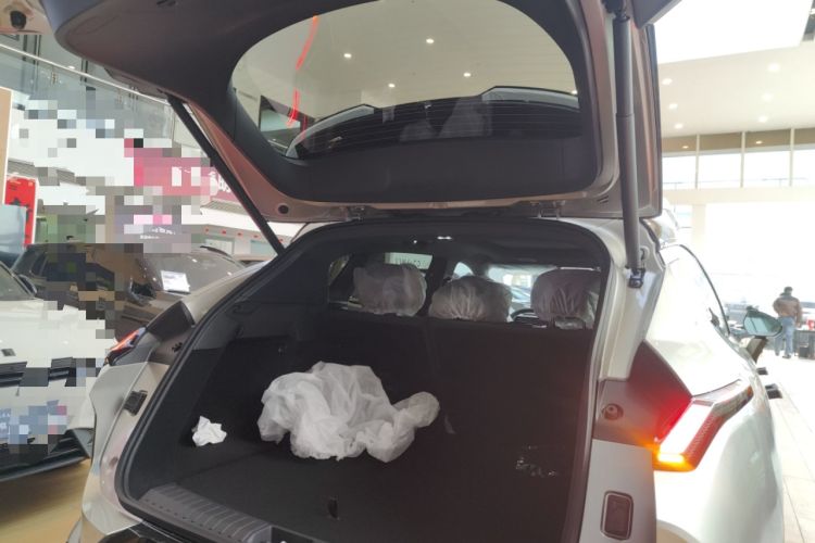 Used Lynk & Co 08 EM-P 2026 Model 230 Extra-Long-Range Ultra H7
