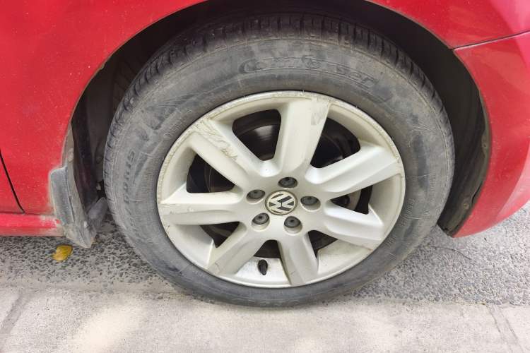 Used Volkswagen Polo 2011 1.4L Automatic ZhiCool Edition Right Front Wheel Hub