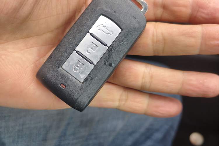 Used Mitsubishi Outlander 2019 2.4L 4x4 Zhi Xiang Edition 7 Seats China VI Standard