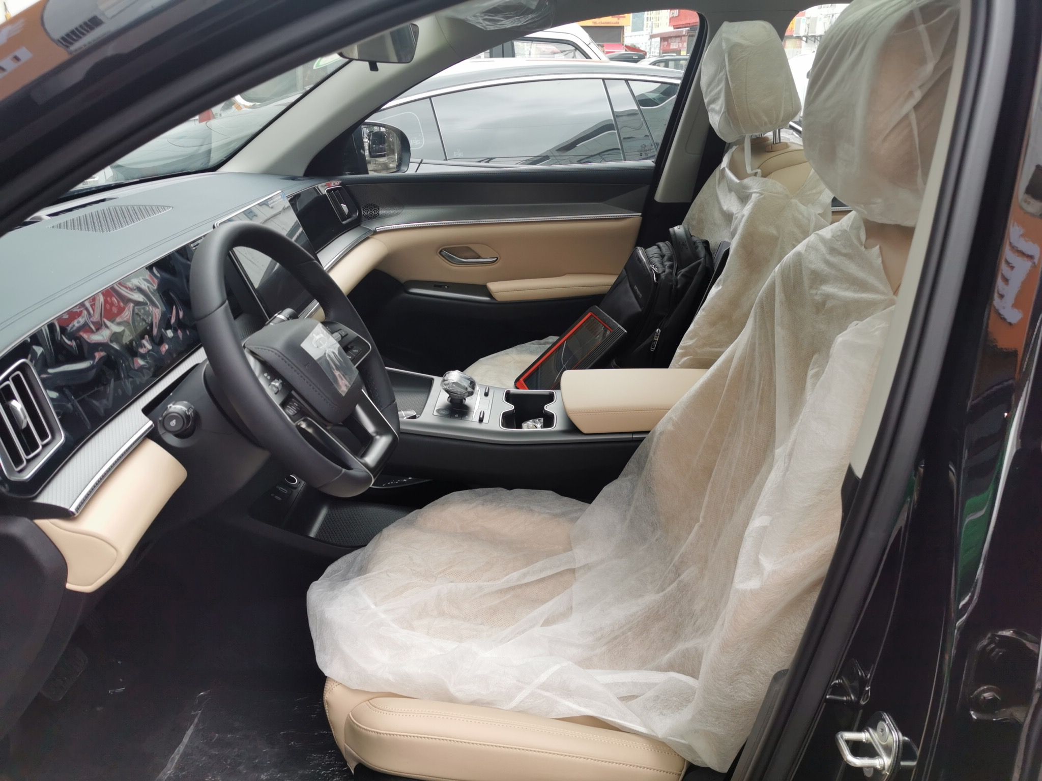 المقاعد الأمامية داخل السيارة