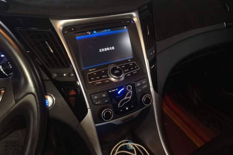 Used Hyundai Sonata 2014 2.4L Automatic Luxury Version China IV Standard Audio And AC Panel