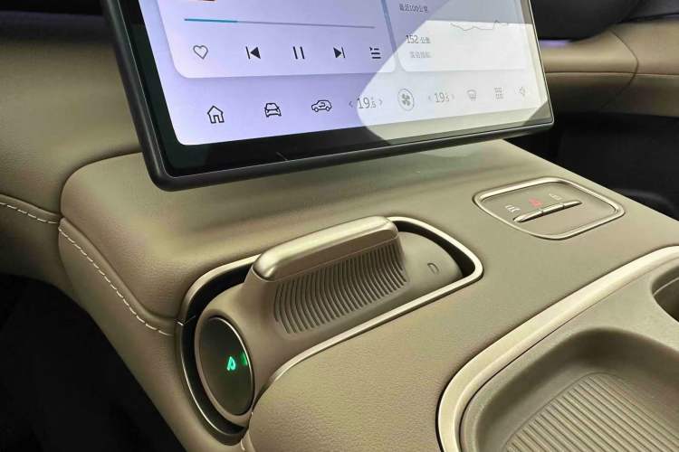 Used Nio ES6 2023 75 kWh
