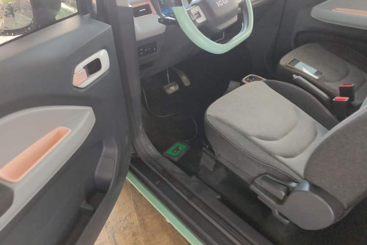 Used Chery QQ Ice Cream 2022 120km Conical Shape Lithium Iron Phosphate Driver Seat