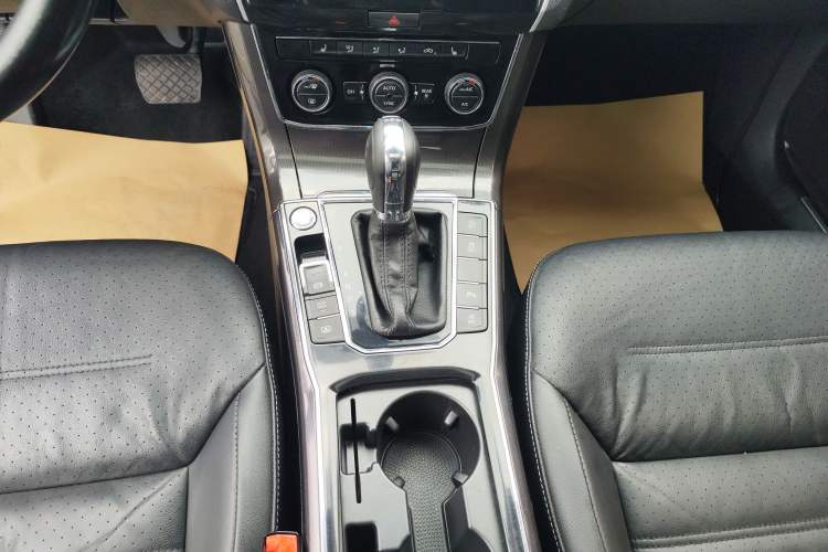 Used Volkswagen Passat 2016 330TSI DSG Prestige Edition Gear Lever