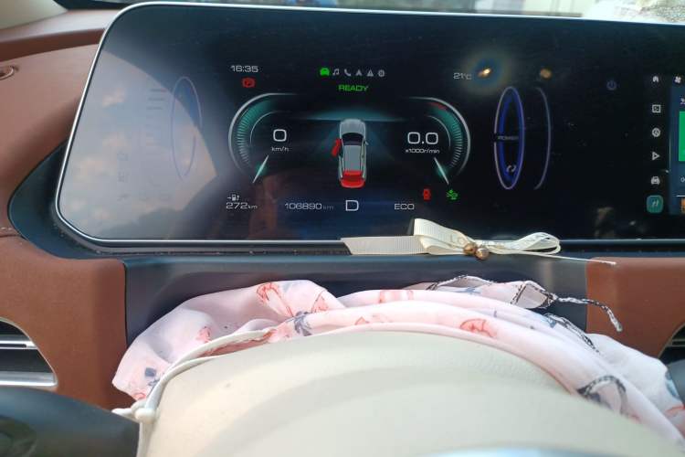 Used ORA Good Cat 2022 Morandi Edition 400km Standard Range Luxury Version Lithium-Ion Battery