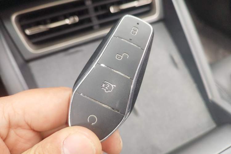 Used BYD Qin L 2025 DM-i Smart Drive 120KM Superior Model Vehicle Key