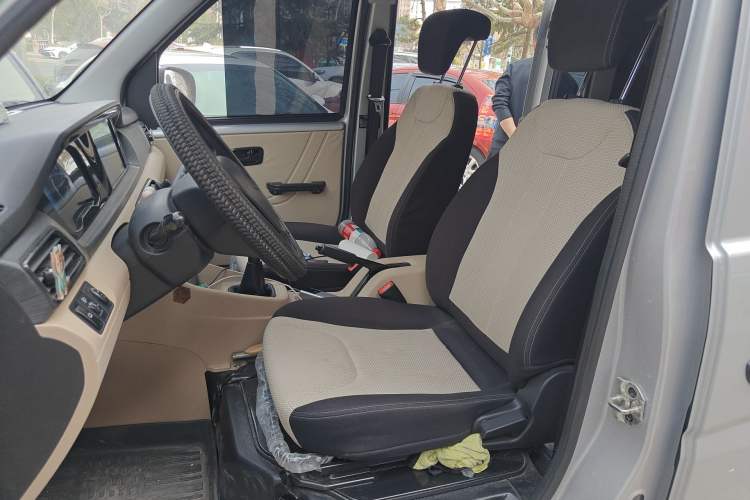 Used CHANGAN KUAYUE Xing V3 2023 1.5L Gasoline Standard Model 6-Seater Passenger Vehicle Left Front Seat