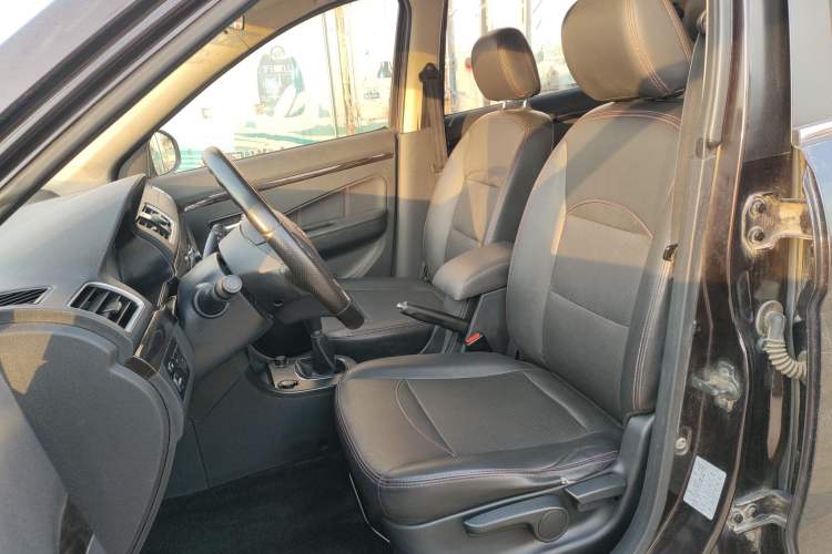 Used Dongfeng Fengon 370 2016 1.5L Manual Luxury Version SFG15-02 7 Seats
