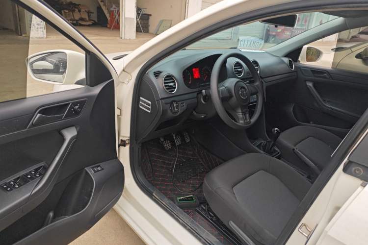 Used Volkswagen Jetta 2015 Value Edition 1.6L Manual Fashionable Style
