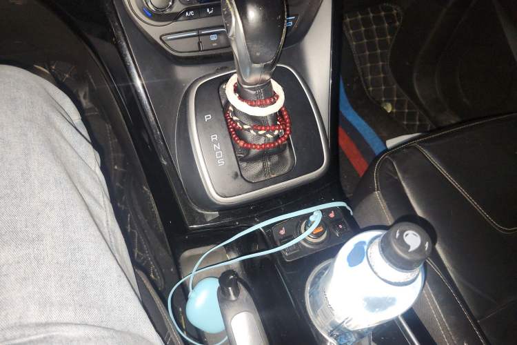 Used Ford Kuga 2013 2.0L GTDi Four-Wheel-Drive Sport Model Gear Lever