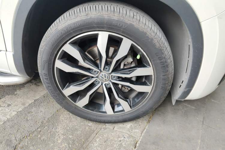 Used Volkswagen Tayron 2019 380TSI Four-Wheel Drive R-Line China VI-standard Right Front Wheel Hub