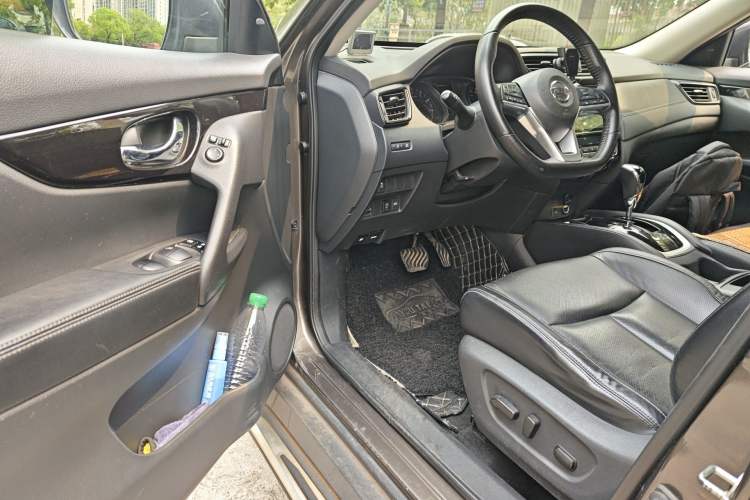 Used Nissan X-Trail 2019 2.0L CVT Smart Connect Comfort Edition 2WD Driver Seat