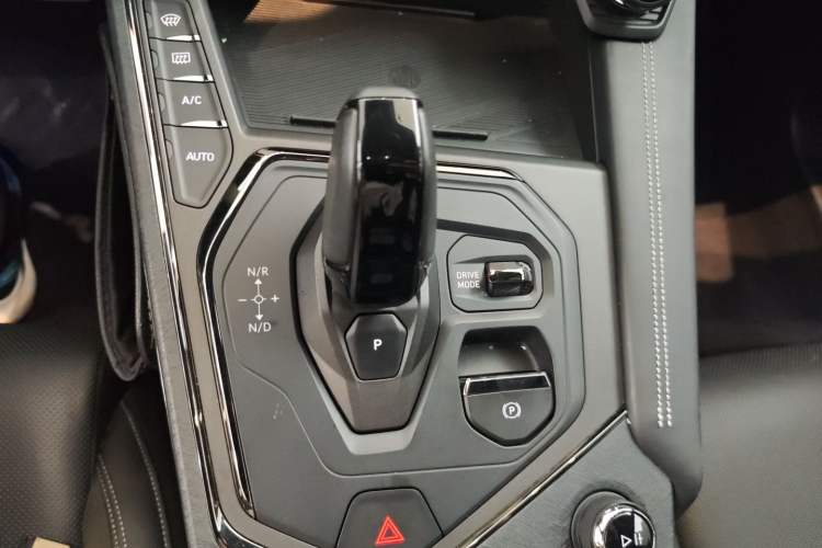 Used Lynk & Co 01 2023 1.5TD EM-F PM Gear Lever