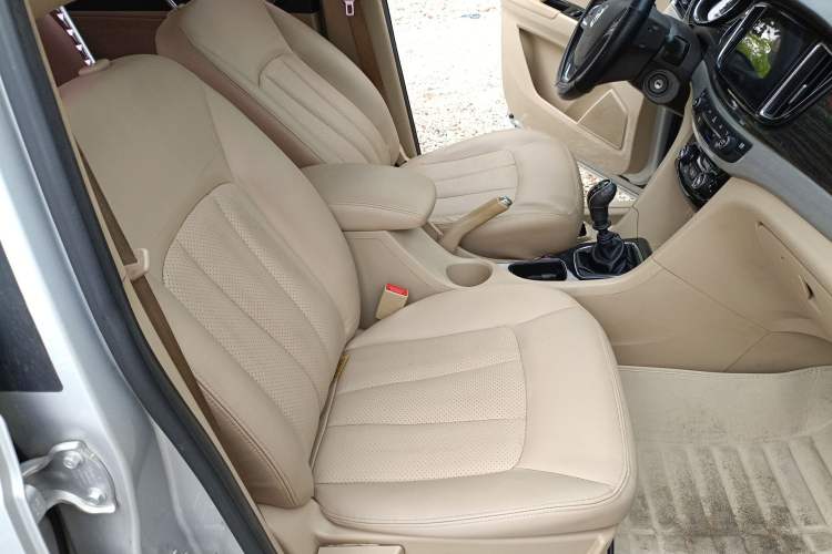 Used Baojun 730 2016 1.5T Manual Luxury Edition 7 Seats
