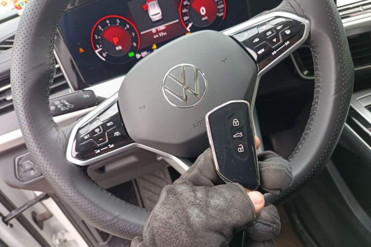 Used Volkswagen Tavendor 2024 380TSI All-Wheel Drive R-Line Cruise Edition