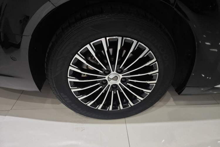 Used Denza D9 2022 EV 600 Four-Wheel Drive Flagship Model