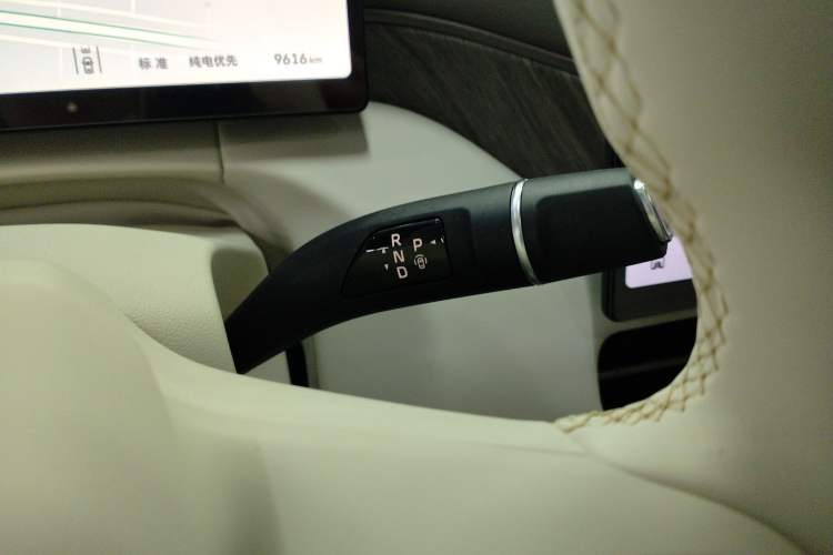 Used Wey Gaoshan 2025 Four-Wheel Drive Alpine 8
