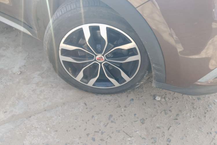 Used Roewe RX5 2016 30T Four-Wheel Drive Automatic Internet Smart Luxury Edition Right Front Wheel Hub